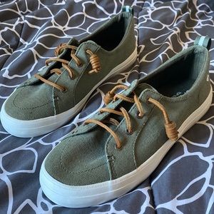 BRAND NEW Sperry olive green crest vibe shoes
